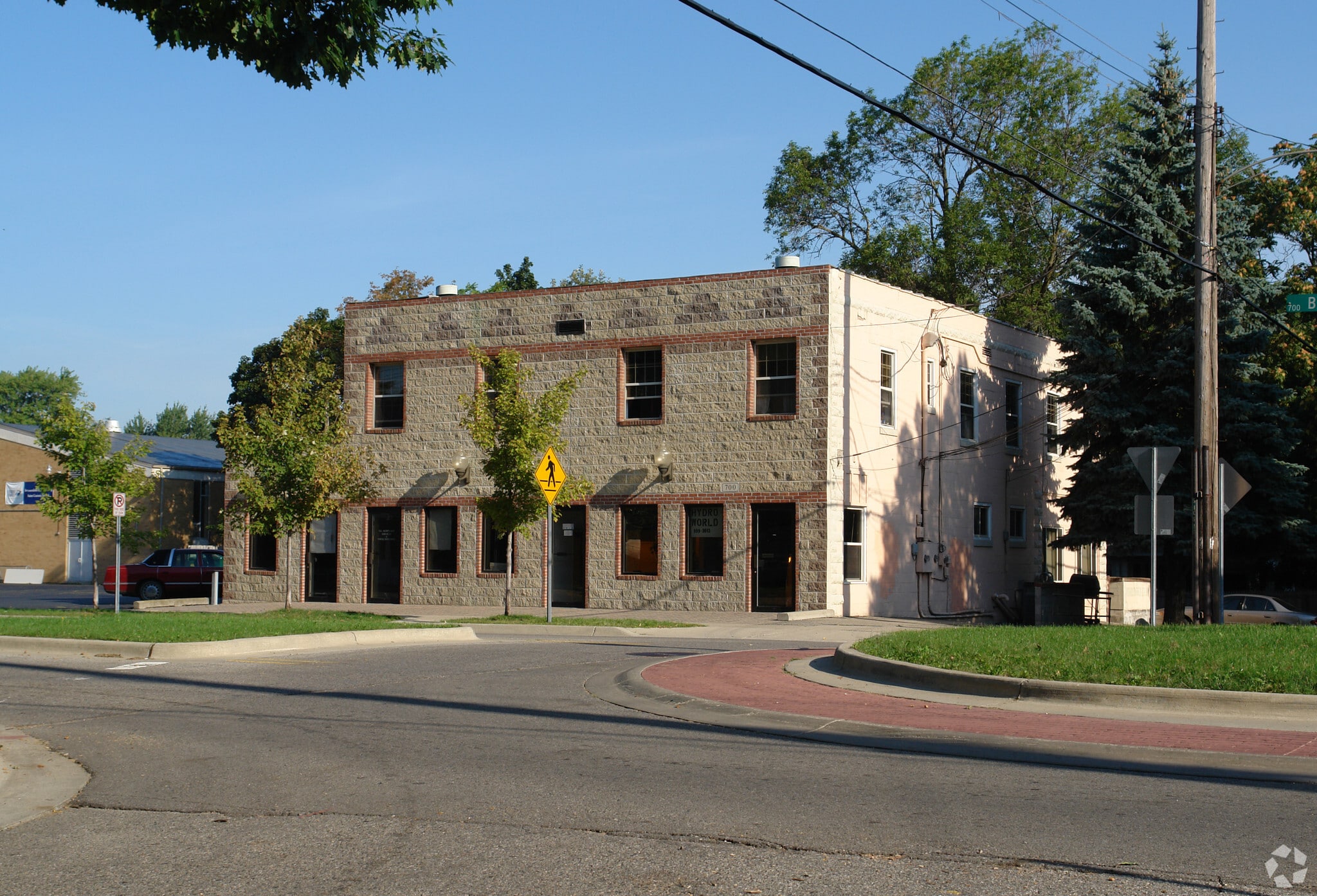 700-702 W Barnes Ave, Lansing, MI à louer Photo principale– Image 1 sur 3