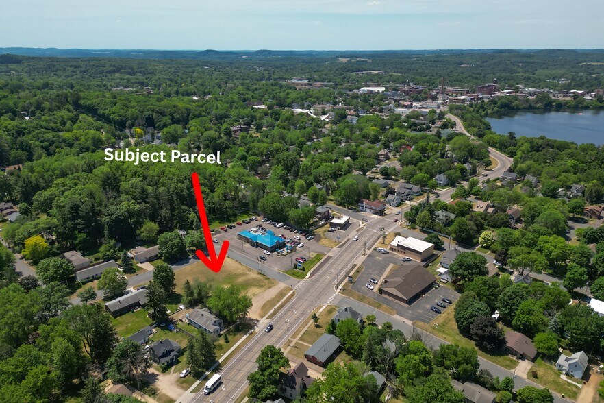 1406 Stout Rd, Menomonie, WI à vendre - Photo de l’immeuble – Image 2 sur 26