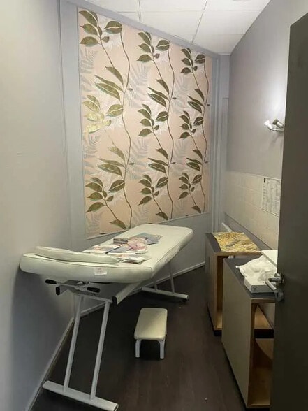 Local commercial dans Charenton-le-Pont à louer - Photo intérieure – Image 2 sur 3