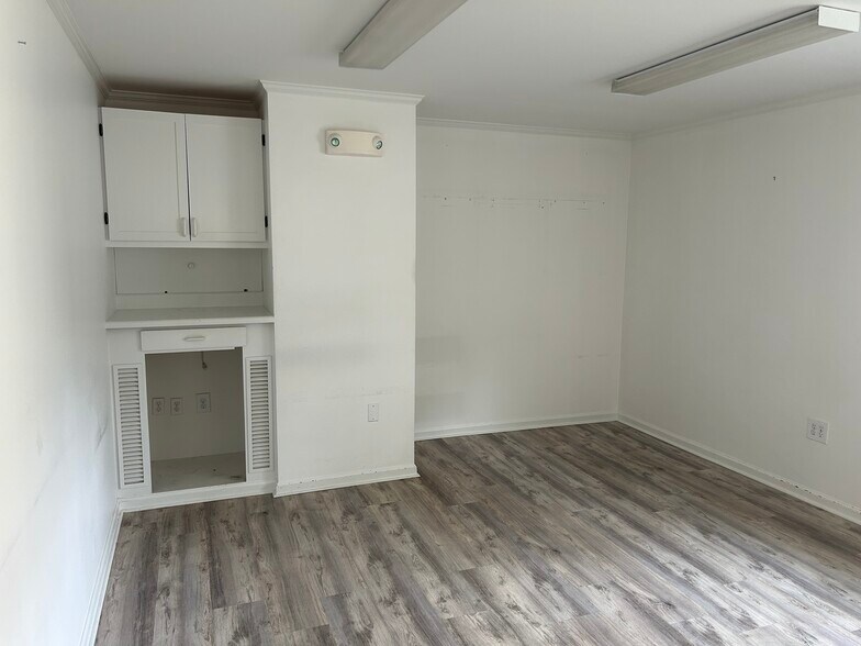 1081 E Putnam Ave, Riverside, CT à louer - Photo de l’immeuble – Image 3 sur 6