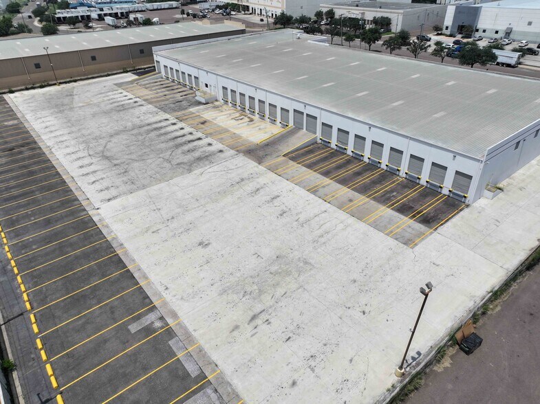 813 Nafta Blvd, Laredo, TX à louer - Photo de l’immeuble – Image 2 sur 7