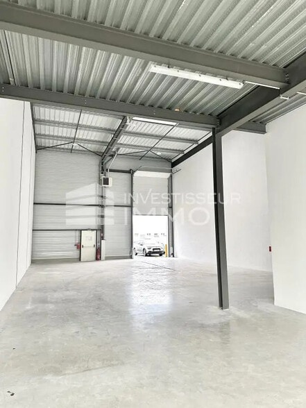 Local d’activités dans Bonneuil-sur-Marne à louer - Photo de l’immeuble – Image 2 sur 7