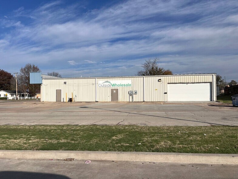 901 Lewark St, Coffeyville, KS à vendre - Photo de l’immeuble – Image 3 sur 4