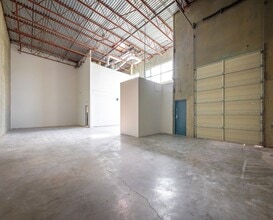 7541 Conway Ave, Burnaby, BC à louer Photo intérieure– Image 2 sur 4