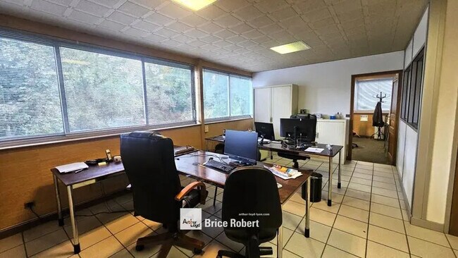 Plus de détails pour 24 Rue Des Aulnes, Limonest - Bureau à louer
