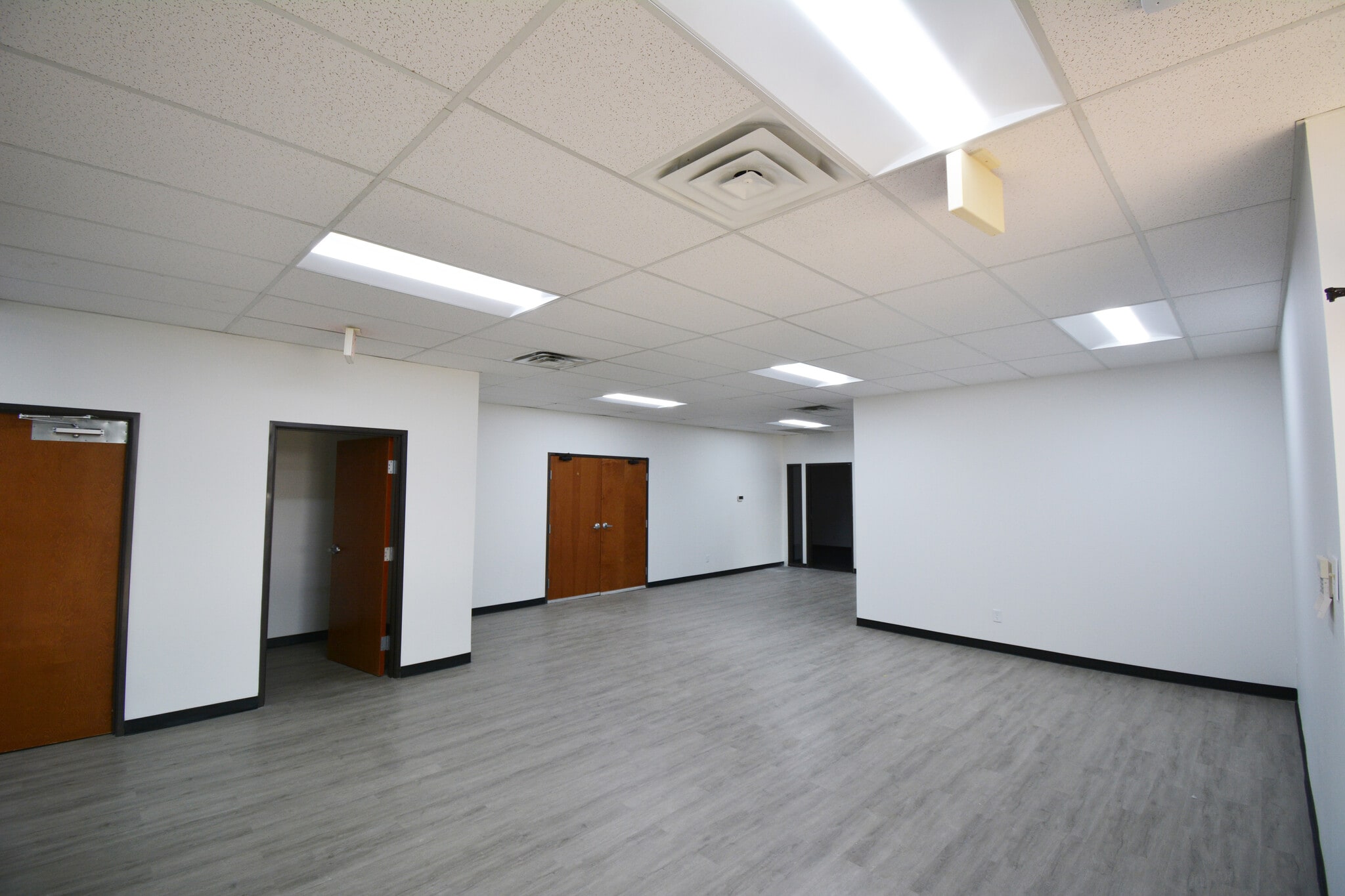 1300 N Interstate 35E, Carrollton, TX à louer Photo intérieure– Image 1 sur 5