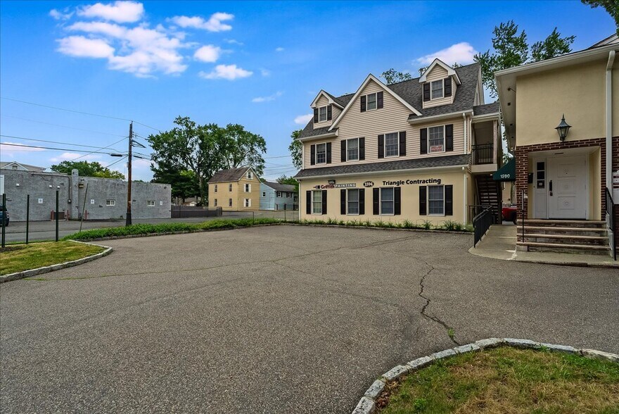 1590 E 2nd St, Scotch Plains, NJ à vendre - Photo de l’immeuble – Image 2 sur 29