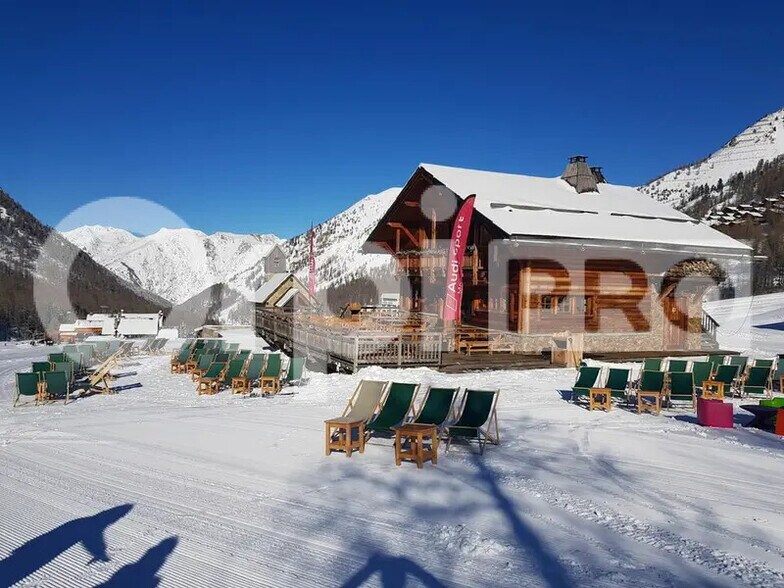 Local commercial dans Isola à vendre - Photo de l’immeuble – Image 1 sur 3