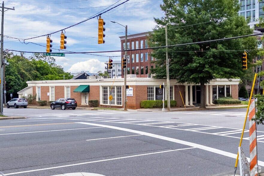 501 E Morehead St, Charlotte, NC à vendre - Photo de l’immeuble – Image 2 sur 7