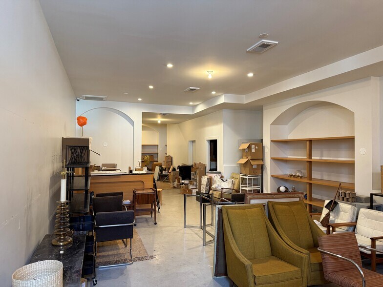 1857 W Chicago Ave, Chicago, IL à louer - Photo de l’immeuble – Image 3 sur 9