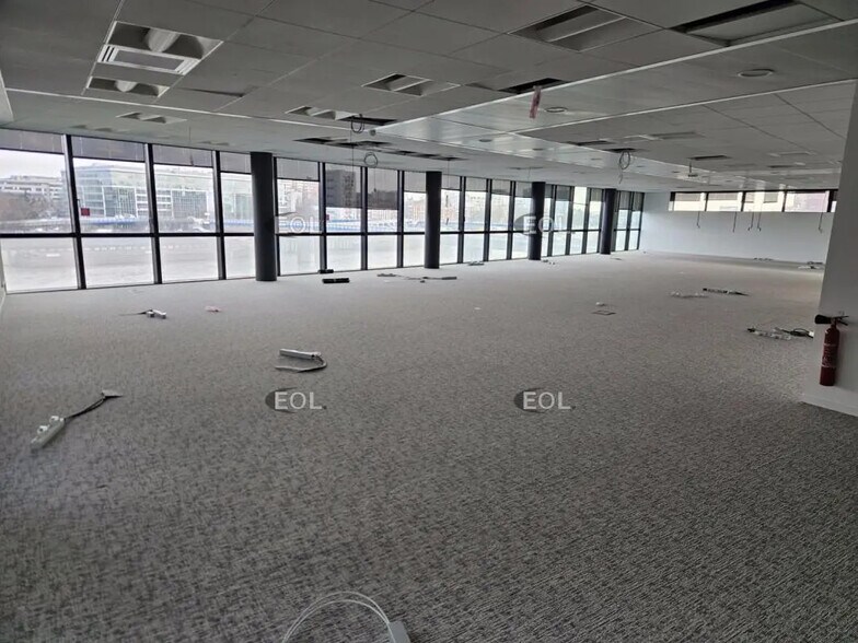 Bureau dans Ivry-sur-Seine à louer - Photo de l’immeuble – Image 3 sur 32