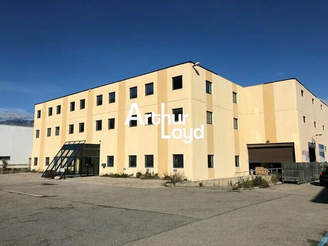 Plus de détails pour Local d'activités à louer