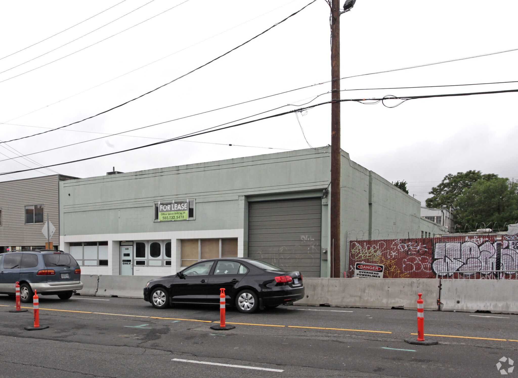Three Building Industrial Complex portefeuille de 3 biens à vendre sur LoopNet.fr Photo principale– Image 1 sur 11