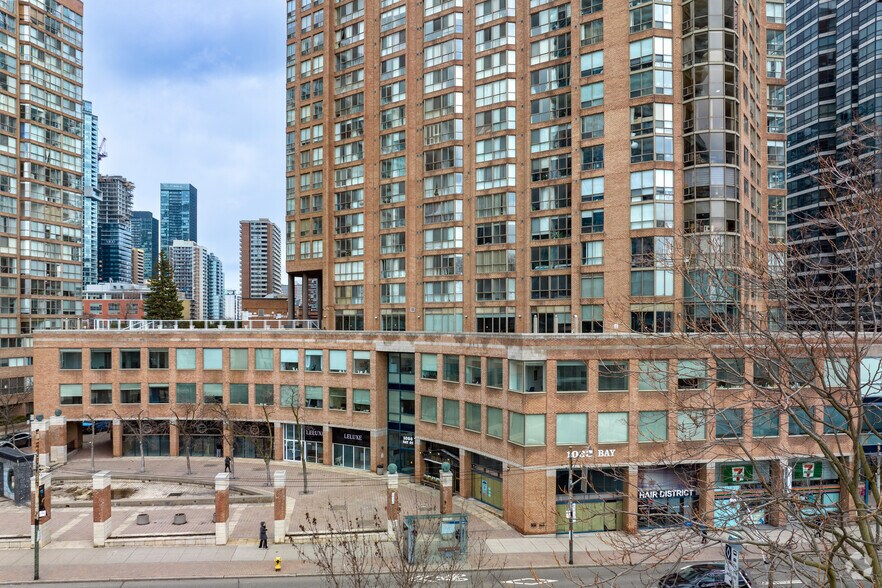 1033 Bay St, Toronto, ON à louer - Photo de l’immeuble – Image 2 sur 7