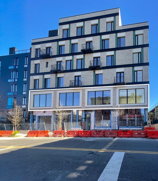 1587 Broadway, Brooklyn, NY à louer - Photo de l’immeuble – Image 1 sur 3