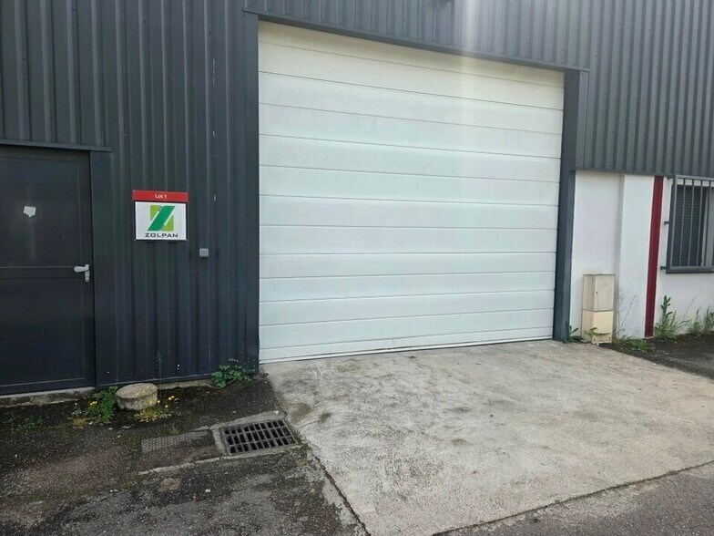49 Avenue Lefèvre, Vaulx-en-Velin à louer - Photo de l’immeuble – Image 2 sur 2