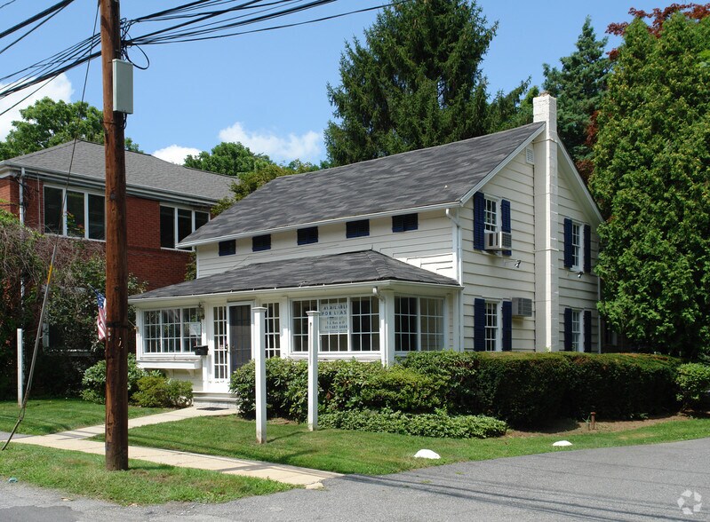 12 Maple Ave, Armonk, NY à vendre - Photo de l’immeuble – Image 2 sur 4