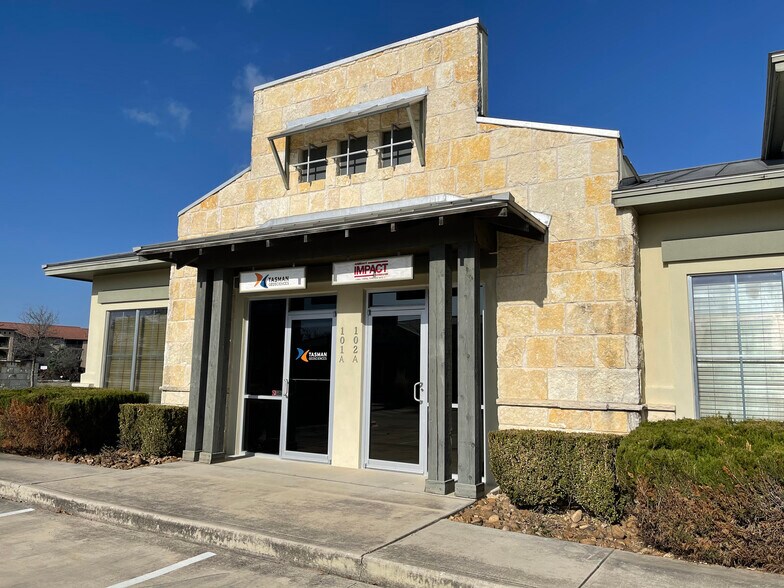 1920 Corporate Dr, San Marcos, TX à louer - Photo de l’immeuble – Image 1 sur 7
