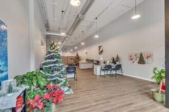26 N Broadway, Aurora, IL à louer Photo intérieure– Image 1 sur 9