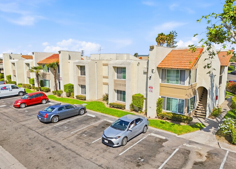 1251 N Placentia Ave, Anaheim, CA à vendre - Photo de l’immeuble – Image 2 sur 12
