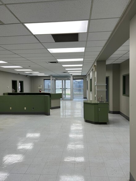 6105 76 Av NW, Edmonton, AB à louer - Photo intérieure – Image 3 sur 11