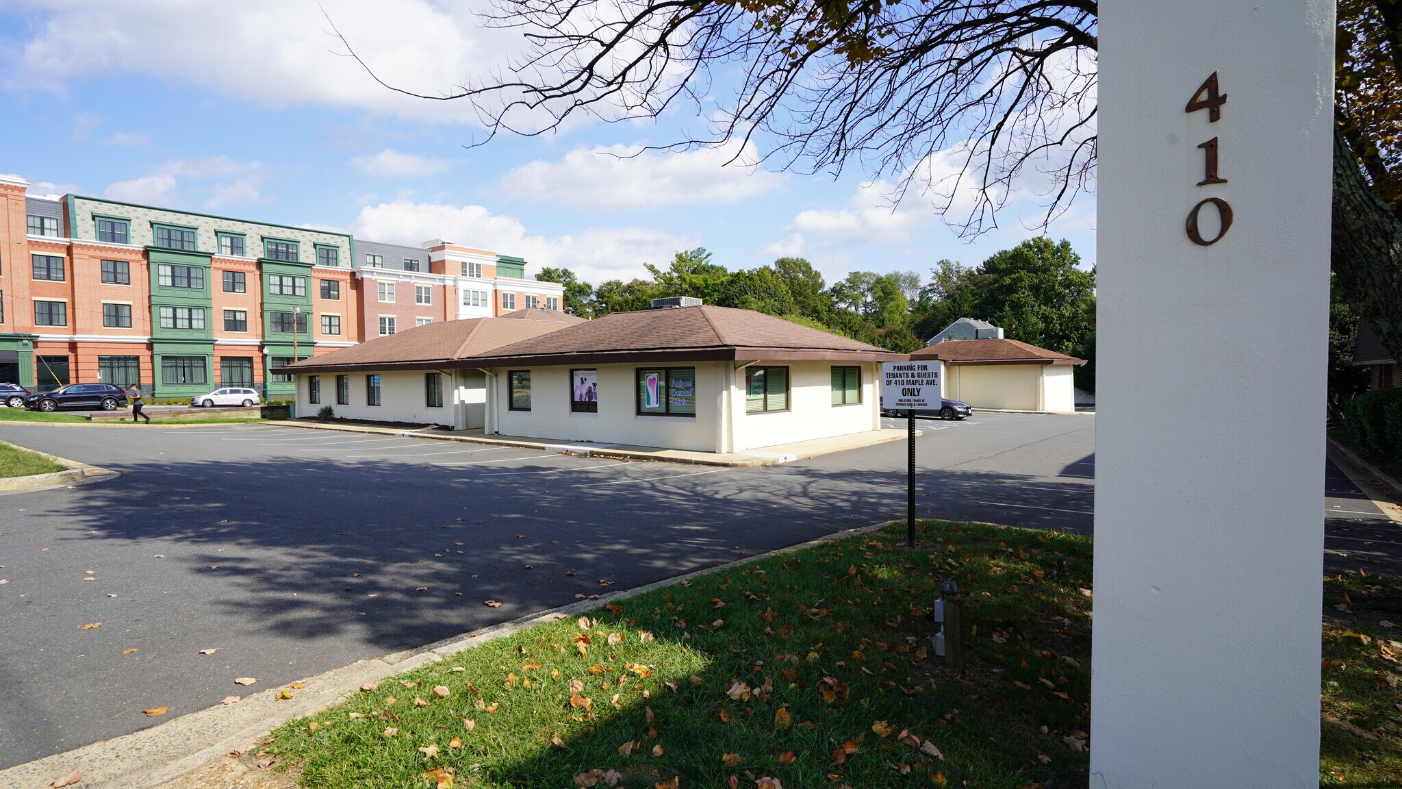 410 Maple Ave W, Vienna, VA à vendre Photo de l’immeuble– Image 1 sur 25