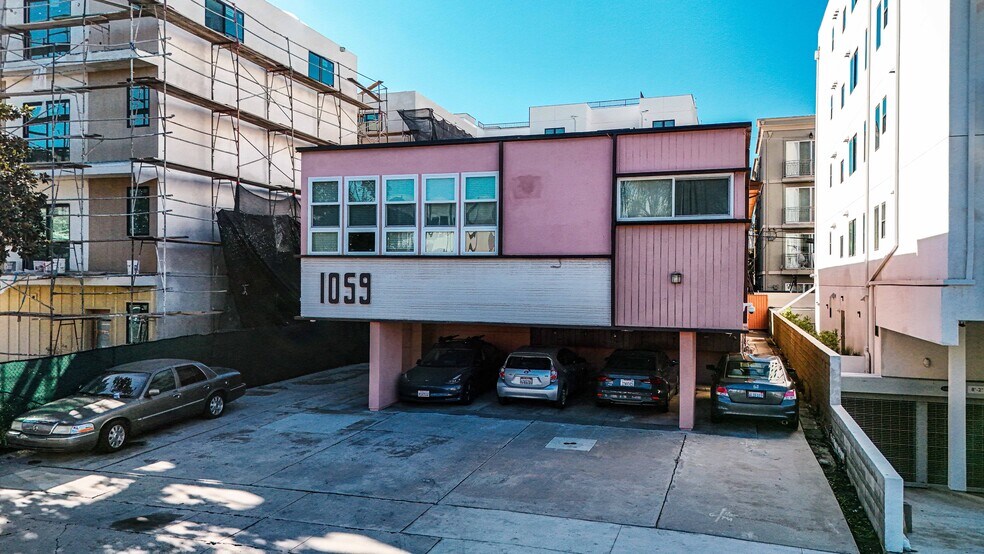 1059 S Corning St, Los Angeles, CA à vendre - Photo de l’immeuble – Image 3 sur 11