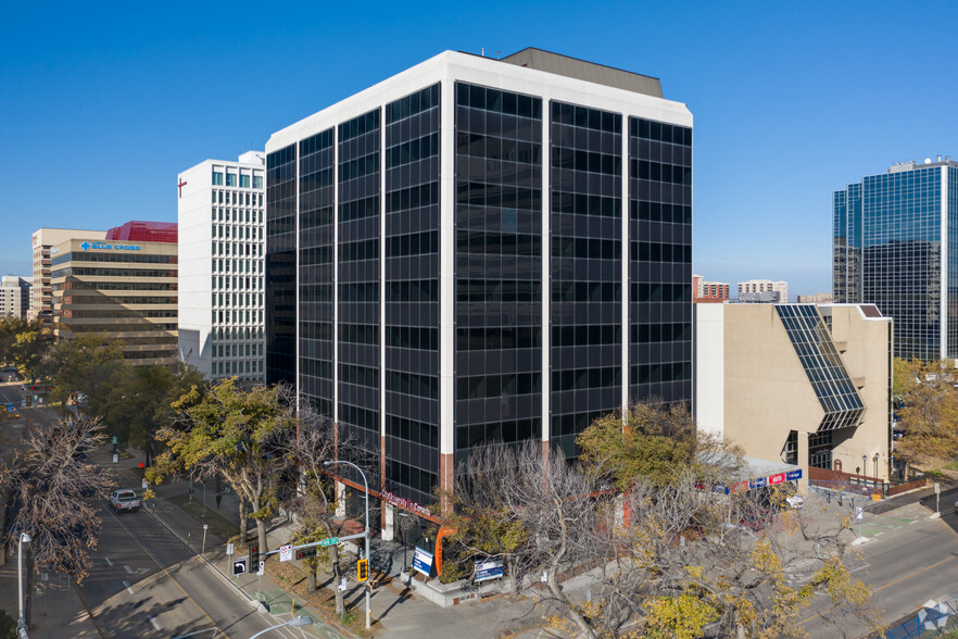 10010 106th St NW, Edmonton, AB à louer - Photo de l’immeuble – Image 1 sur 8
