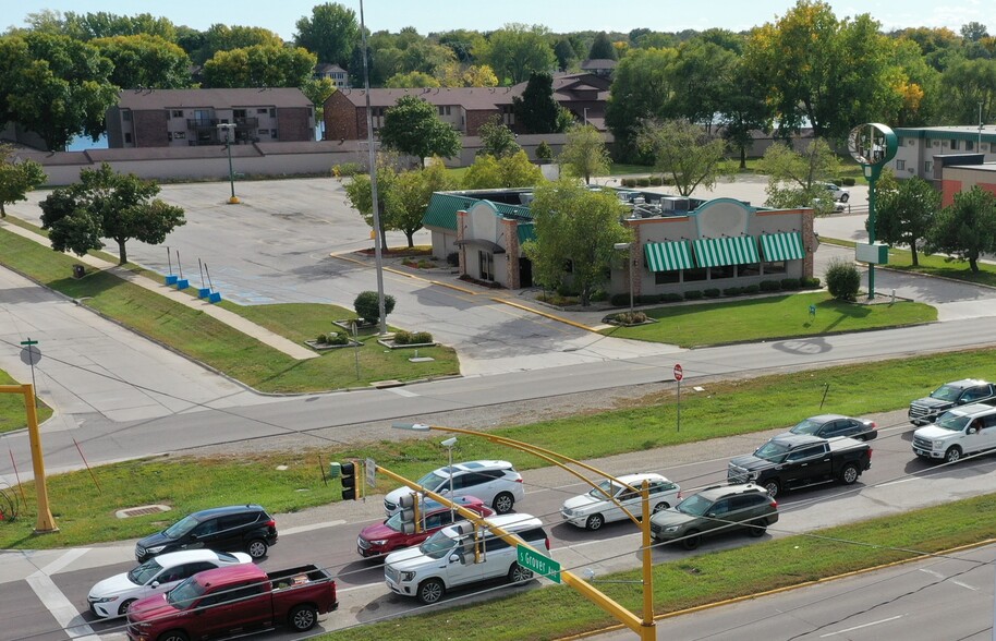 2201 4th St SW, Mason City, IA à louer - Photo de l’immeuble – Image 1 sur 6
