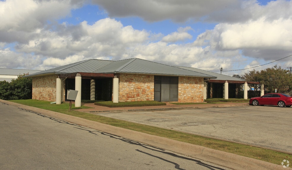 1930 S Austin Ave, Georgetown, TX à louer - Photo principale – Image 1 sur 14