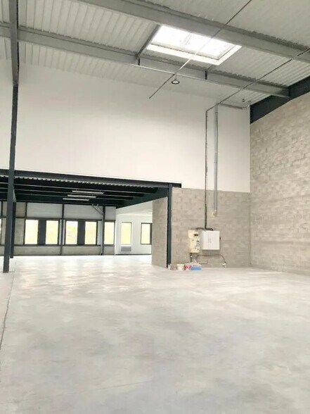 Local d’activités dans Neuville-sur-Oise à louer - Photo intérieure – Image 3 sur 16