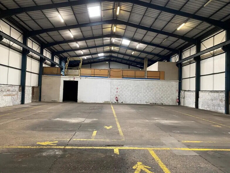 Local d’activités dans Villeneuve-la-Garenne à louer - Photo intérieure – Image 3 sur 4