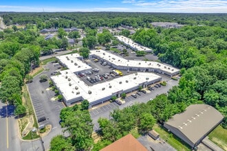 5100 Reagan Dr, Charlotte, NC à louer Photo de l’immeuble– Image 1 sur 2