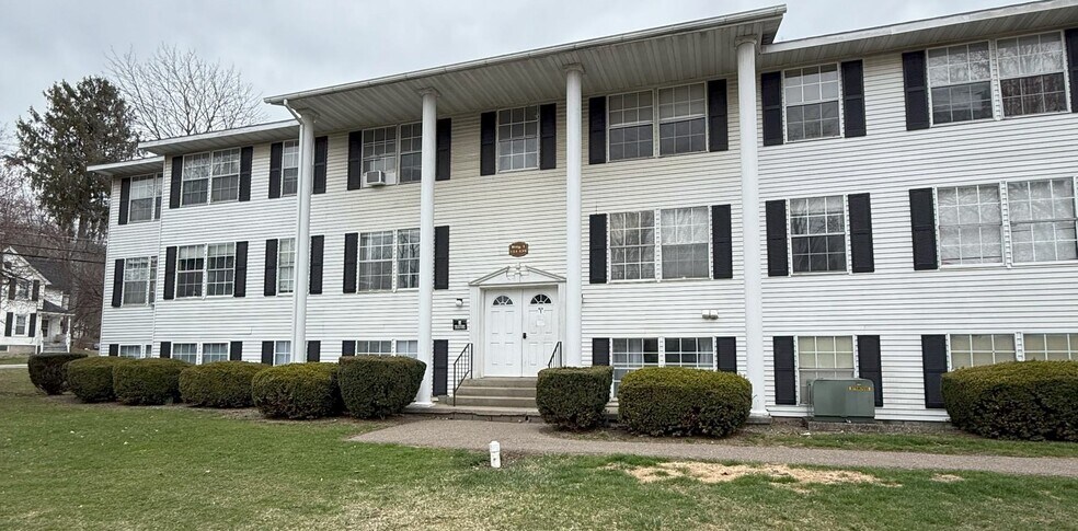 611 Manor Vlg, Bath, NY à vendre - Photo de l’immeuble – Image 1 sur 16