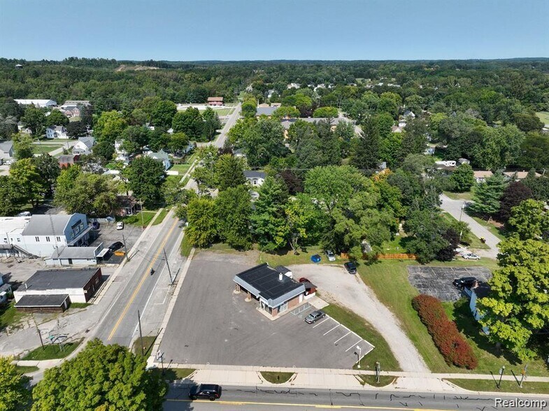 509 E Main St, Pinckney, MI à vendre - Photo de l’immeuble – Image 1 sur 14