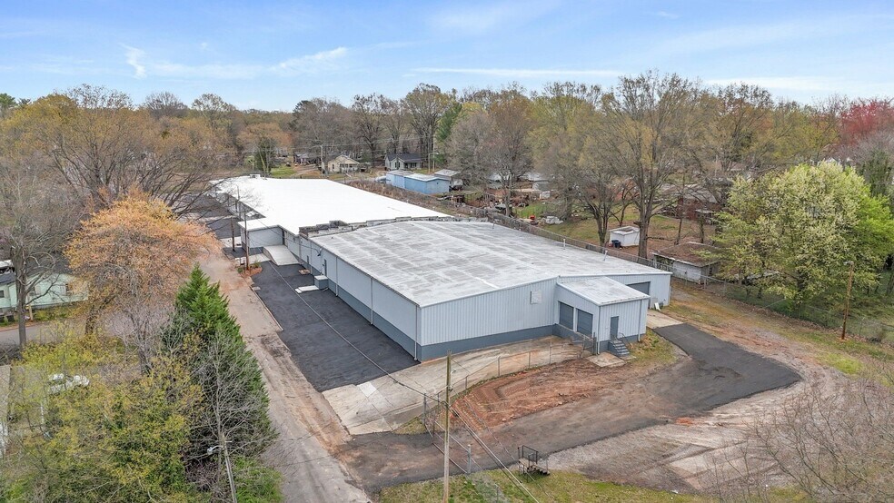 600 Park Dr, Statesville, NC à louer - Photo de l’immeuble – Image 1 sur 8