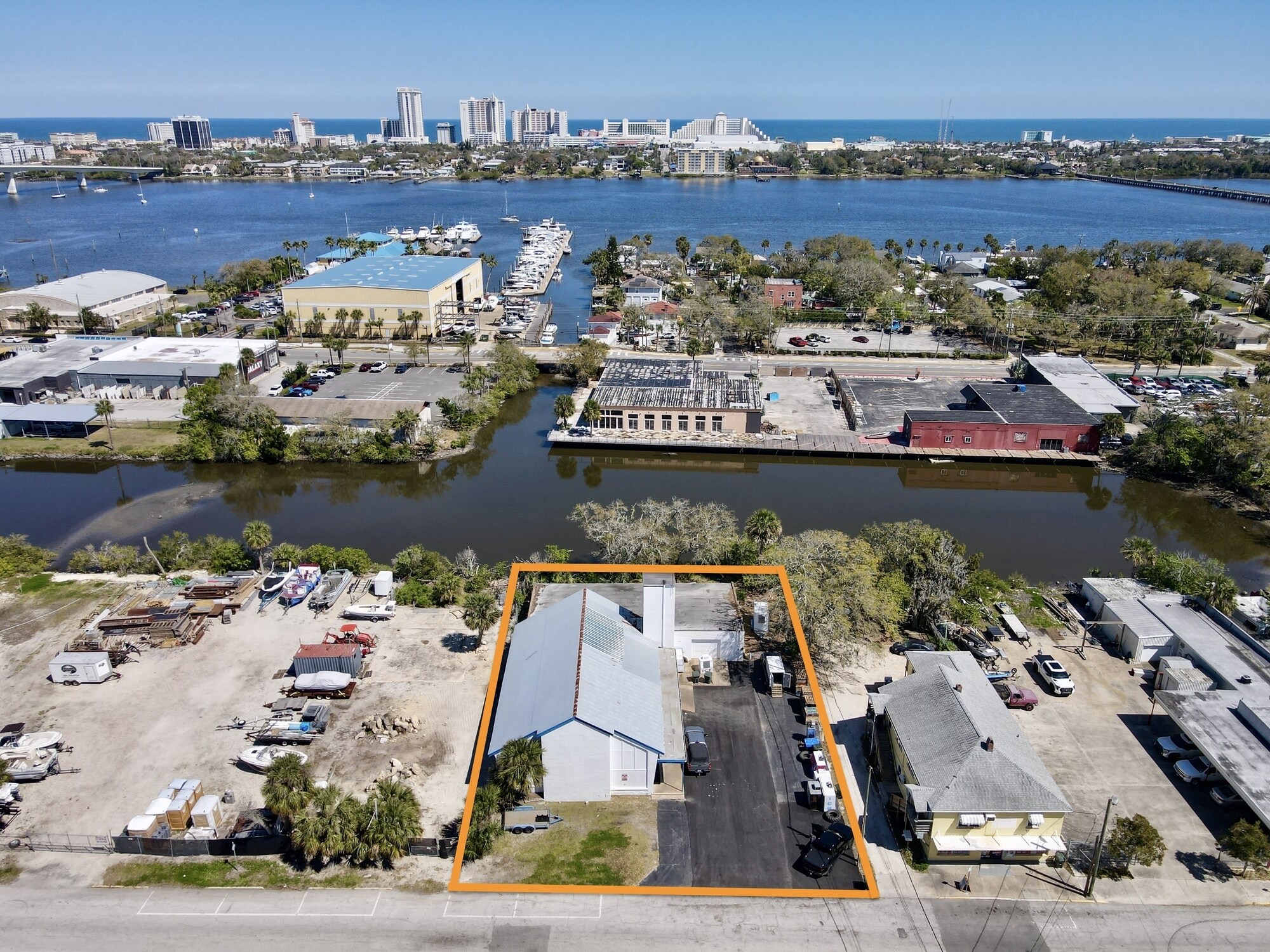 635 N Beach St, Daytona Beach, FL à vendre Photo de l’immeuble– Image 1 sur 13