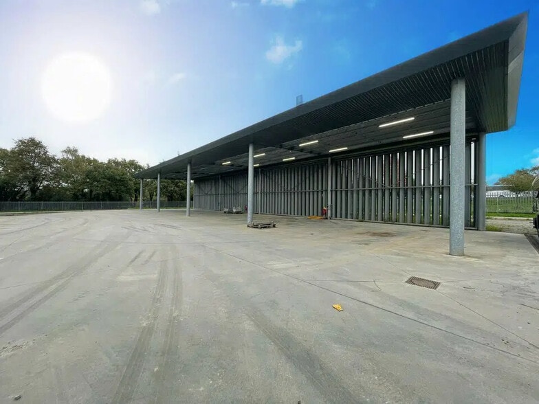 Industriel/Logistique dans GRANDCHAMP-DES-FONTAINES à louer - Photo de l’immeuble – Image 2 sur 8