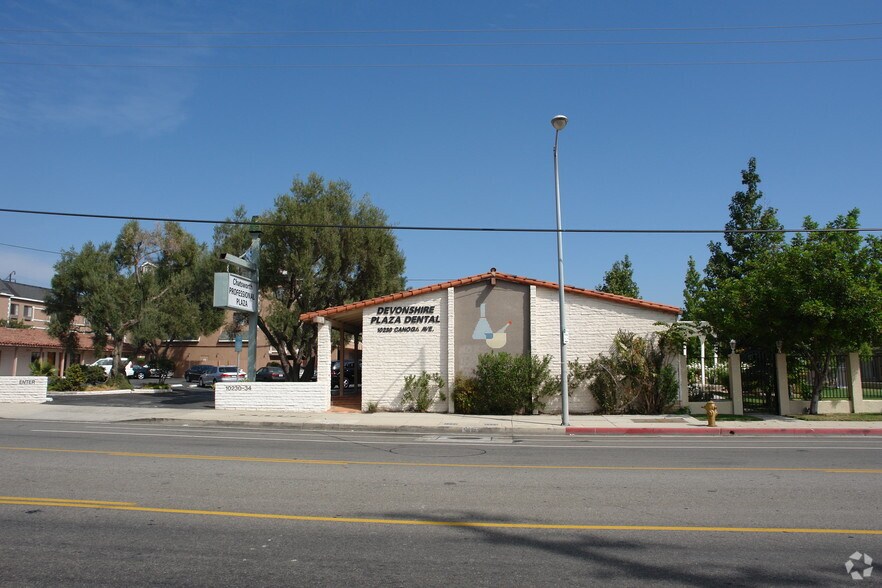 10230-10234 Canoga Ave, Chatsworth, CA à louer - Photo de l’immeuble – Image 2 sur 3