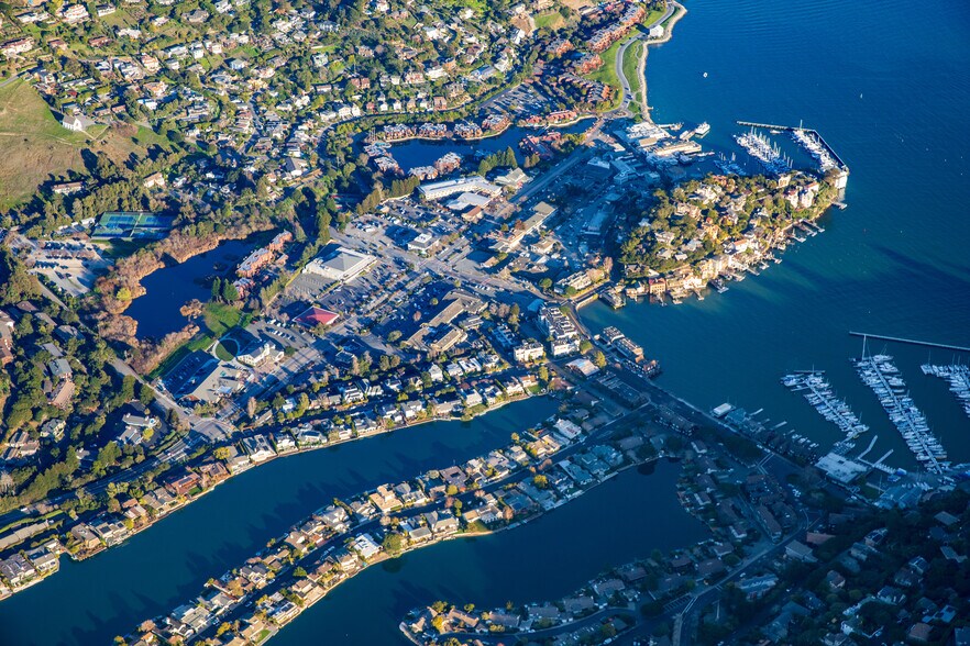 1120 Mar West St, Tiburon, CA à vendre - Photo de l’immeuble – Image 3 sur 3