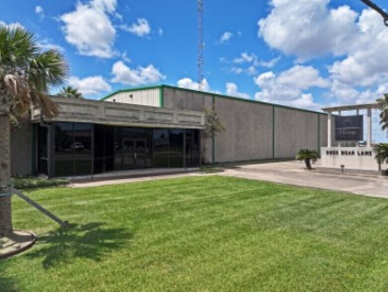 5655 Bear Ln, Corpus Christi, TX à louer - Photo de l’immeuble – Image 2 sur 9