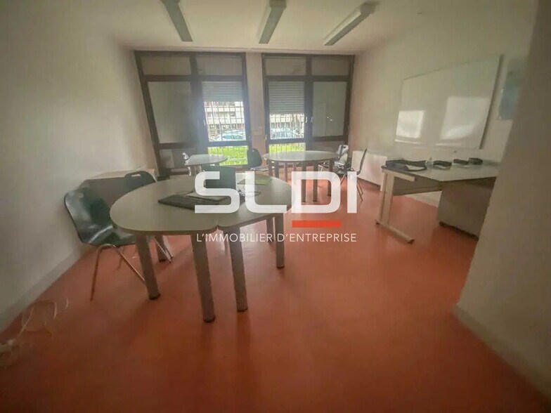 Bureau dans Villeurbanne à vendre - Photo de l’immeuble – Image 3 sur 5