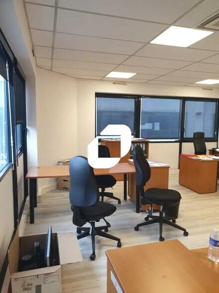 Bureau dans Vitry-sur-Seine à louer - Photo de l’immeuble – Image 3 sur 9