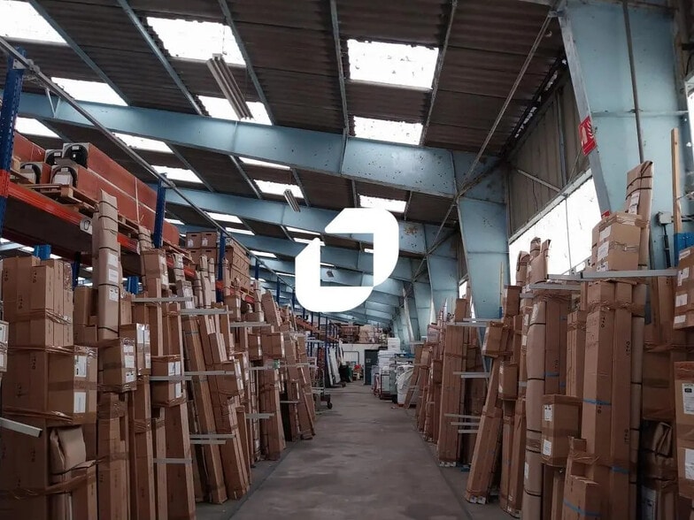 Local d'activités dans Treillières à vendre - Photo de l’immeuble – Image 3 sur 12