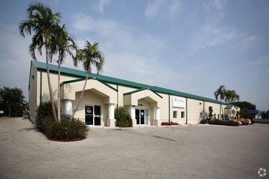 16266 San Carlos Blvd, Fort Myers, FL à louer - Photo de l’immeuble – Image 2 sur 11