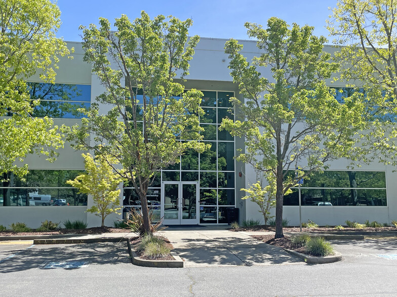 1450 N McDowell Blvd, Petaluma, CA à louer - Photo de l’immeuble – Image 3 sur 4