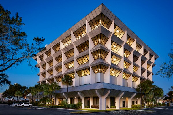 1800 Eller Dr, Fort Lauderdale, FL à louer Photo de l’immeuble– Image 1 sur 7