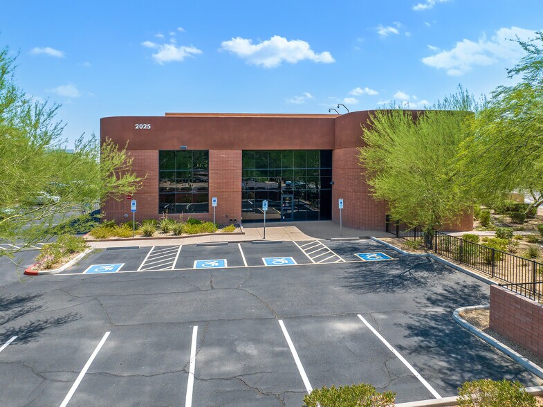 2025 W Quail Ave, Phoenix, AZ à vendre - Photo de l’immeuble – Image 2 sur 12