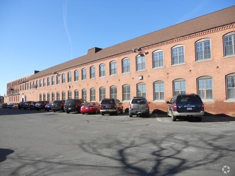168 Center St, Southington, CT à louer - Photo de l’immeuble – Image 3 sur 24