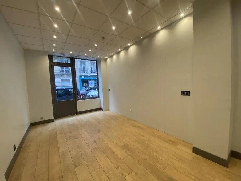 Local commercial dans Paris à louer - Photo de l’immeuble – Image 3 sur 7